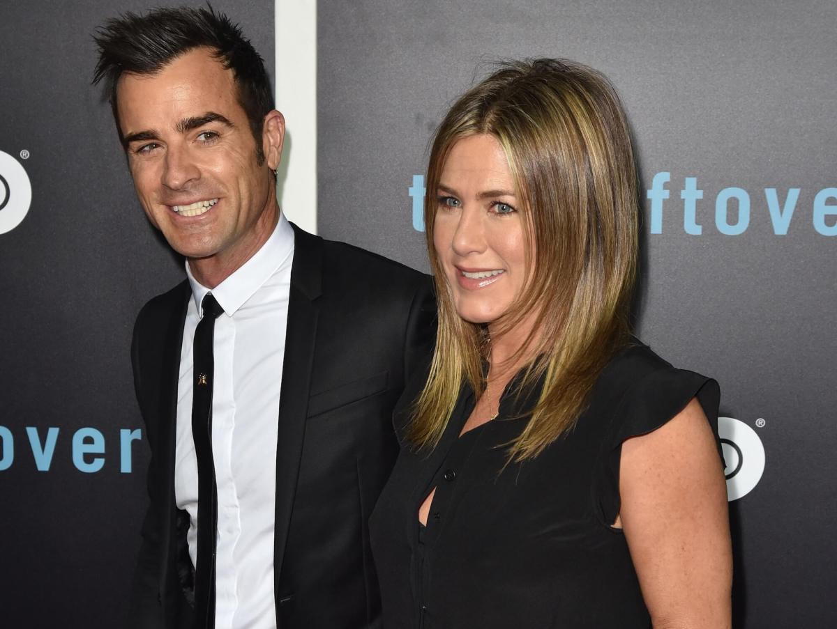 Justin Theroux wants you to know his marriage is awesome