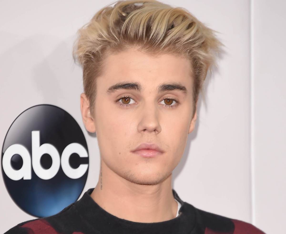 Justin Bieber confuses fans with throwback pic of Selena Gomez