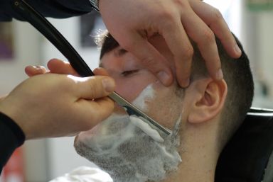 Barber gets 10 years for slashing client’s throat during shave