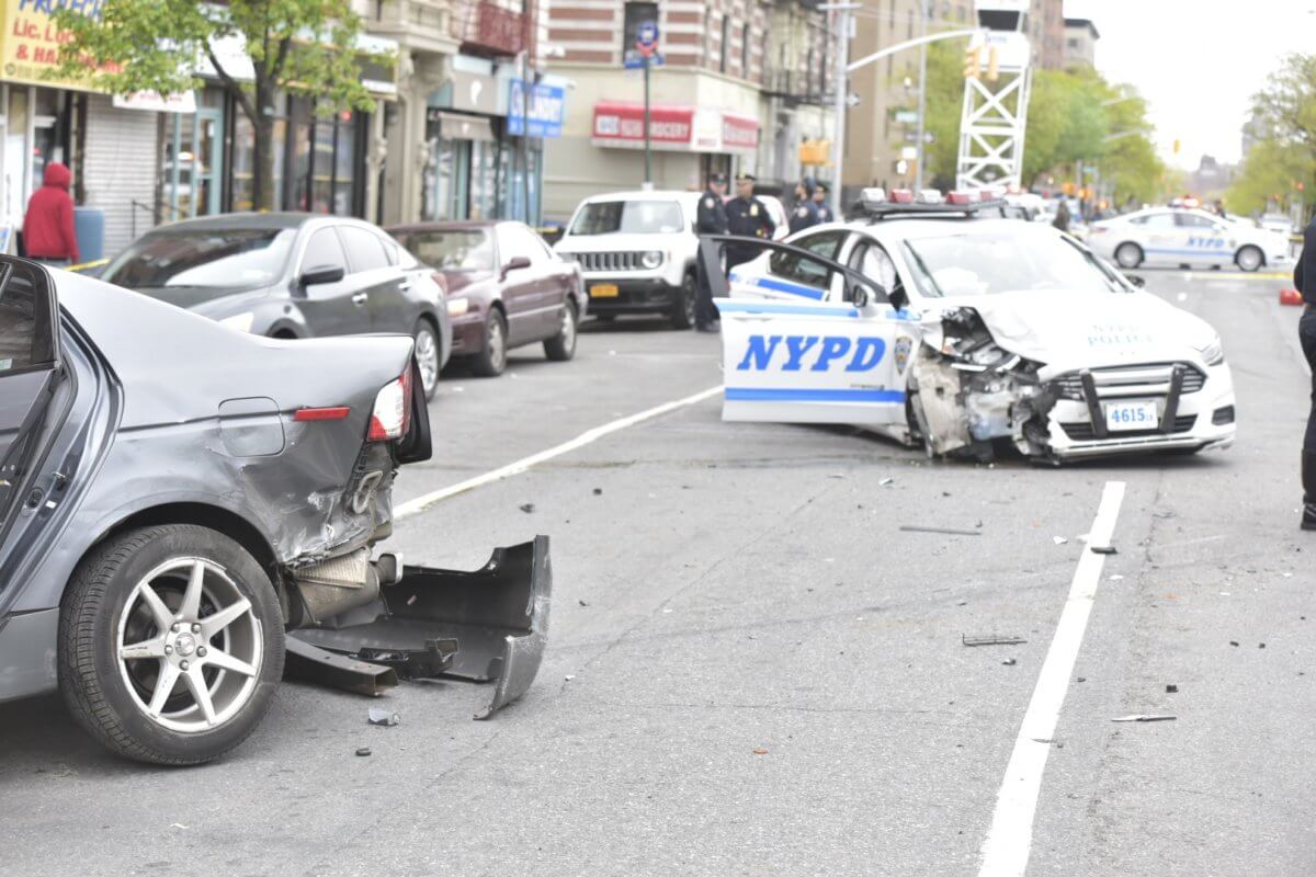 2 cops injured in Harlem crash with suspected robbers