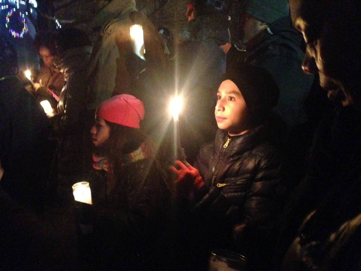 Protesters gather for vigil in Harlem amid accusations over killed cops