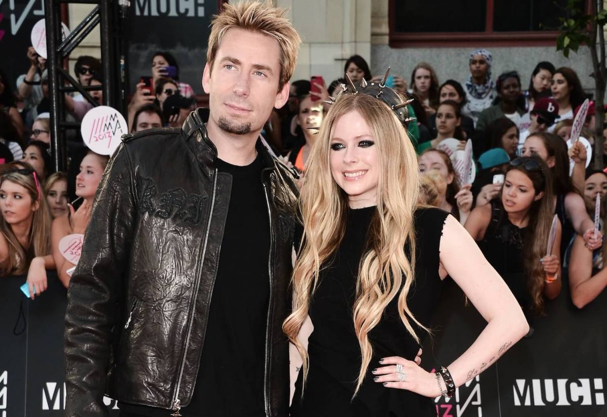 Avril Lavigne turns to fan prayer to battle health issues