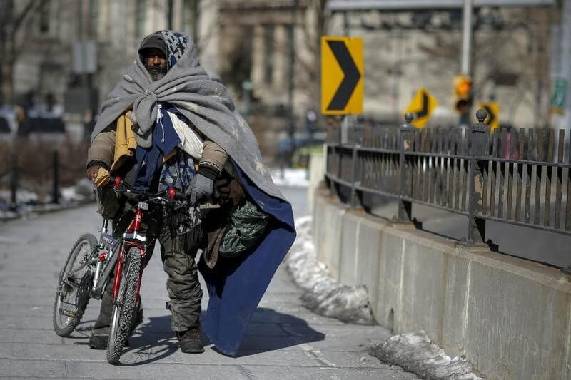 NY homeless in public areas drops 5 percent under Mayor de Blasio