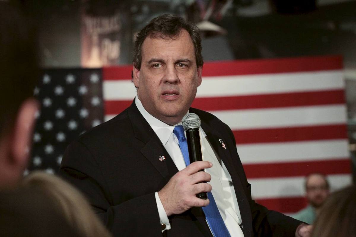 New Jersey Governor Christie signs gas tax hike, restarts halted