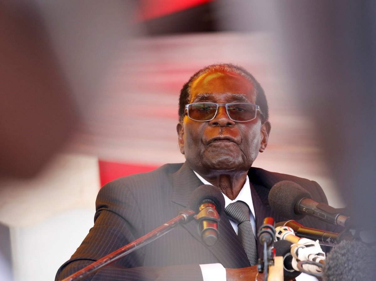 Mugabe decrees regulations paving way for bond notes