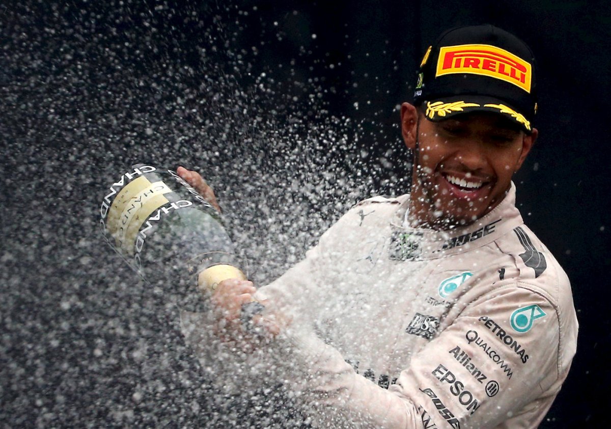 Hamilton win takes Formula One title battle down to last race