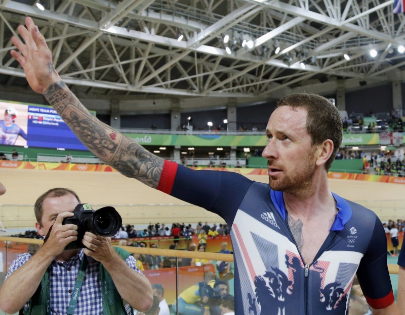 Wiggins could race on in 2017