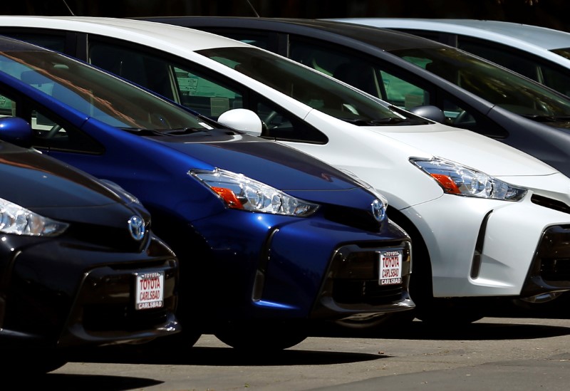 November U.S. auto sales up 3.7 percent on back of steep discounts
