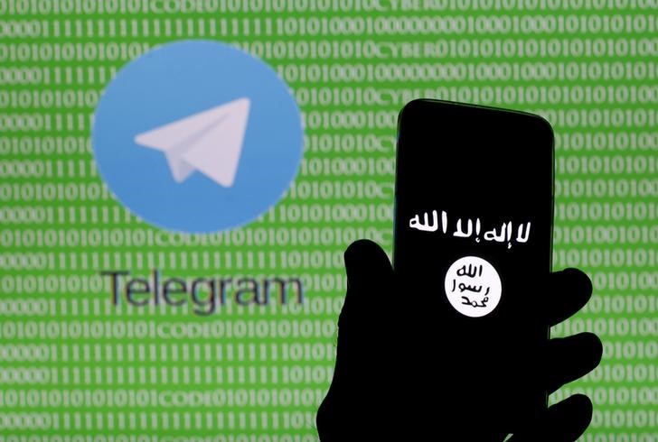 Islamic State tells supporters to quit messaging apps for fear of U.S. bombs