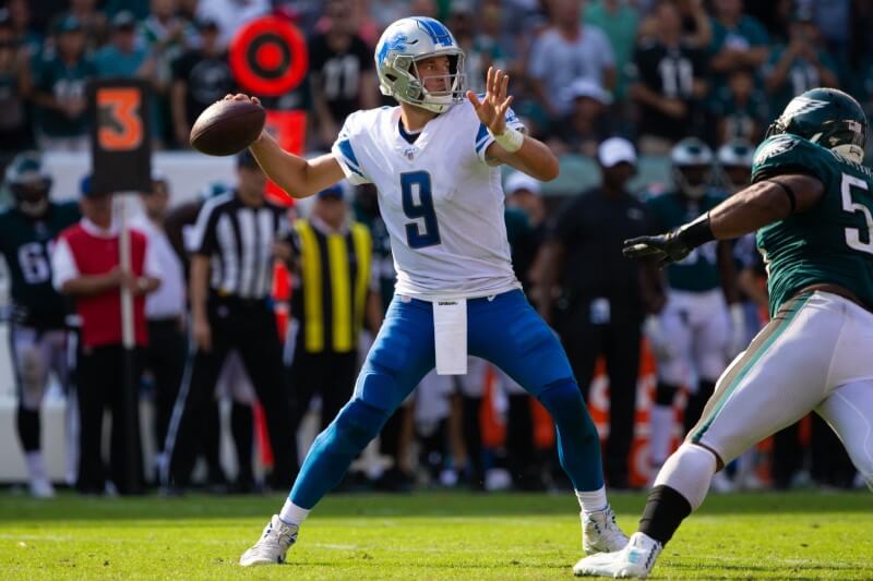 Lions take down Eagles in Philly, remain unbeaten