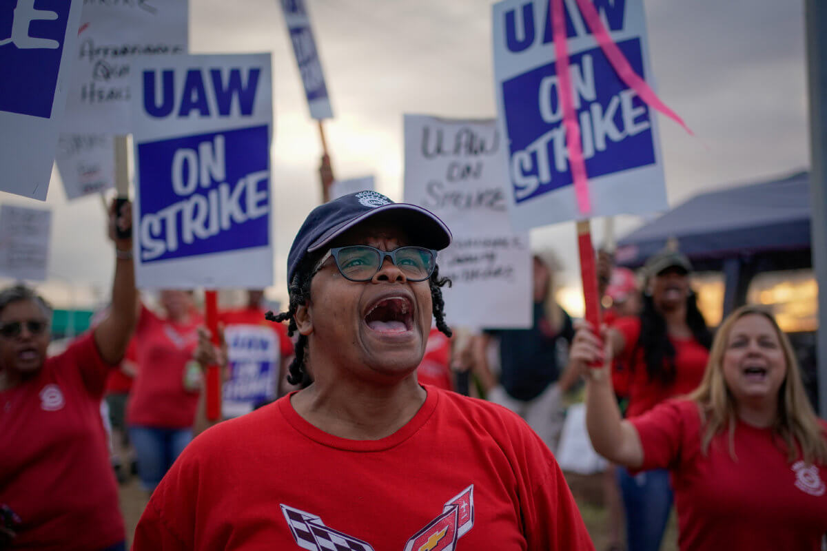 GM-UAW contract talks focus on temp workers