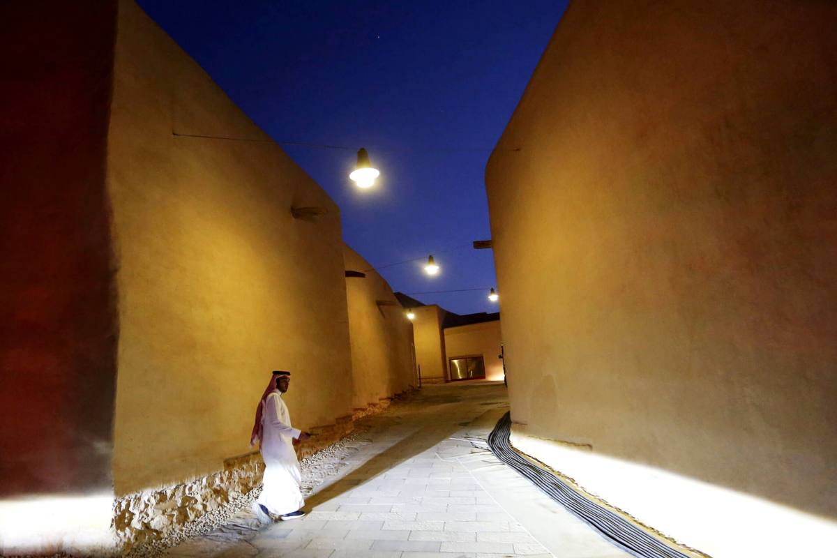 Saudi Arabia allows foreign men and women to share hotel rooms