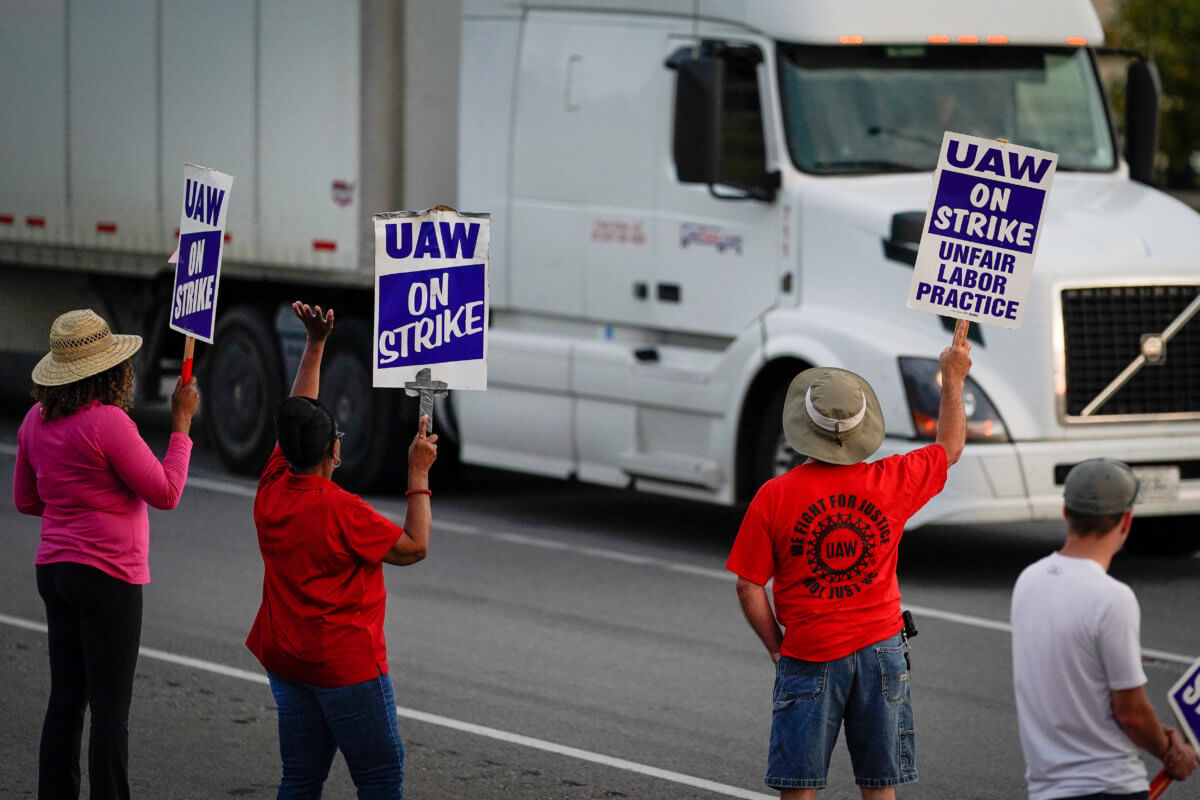 Lengthy UAW strike at GM to cost $1.5 billion: Credit Suisse