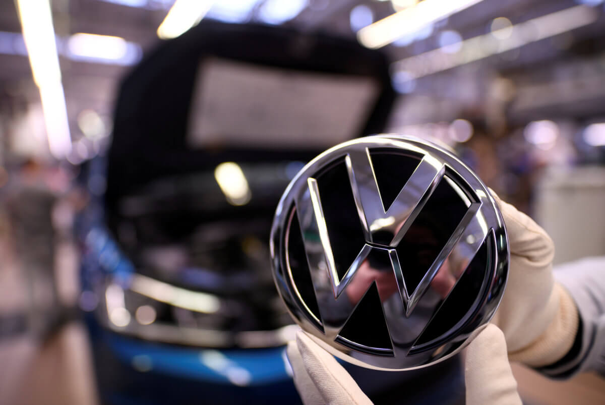 Romania initiates new talks with Volkswagen over car plant: report