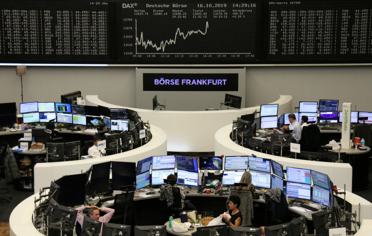European shares pause as Brexit deal reports swirl