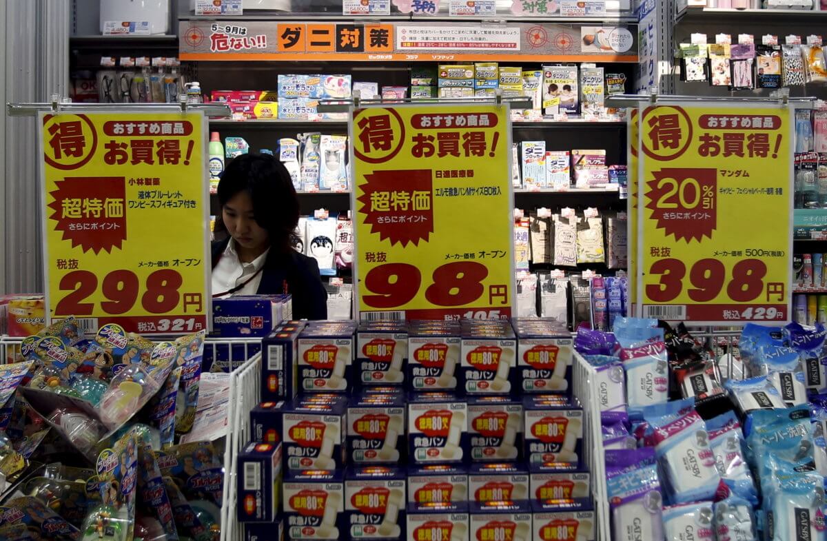 Japan’s inflation hits 2-1/2-year low, raises stimulus chance this month