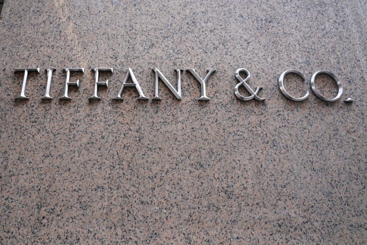 French luxury group LVMH offers to buy U.S. jeweler Tiffany: sources