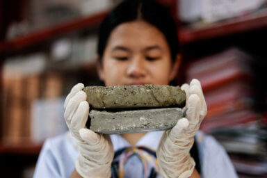 Philippine students turn littered dog poo into bricks