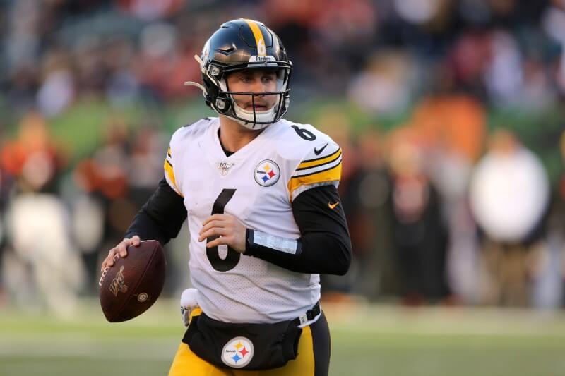 Steelers make move to Hodges at QB