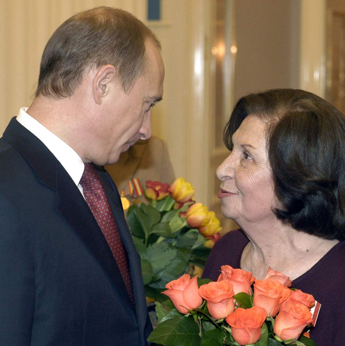 Kremlin pays tribute to late Soviet spy it says may have changed history