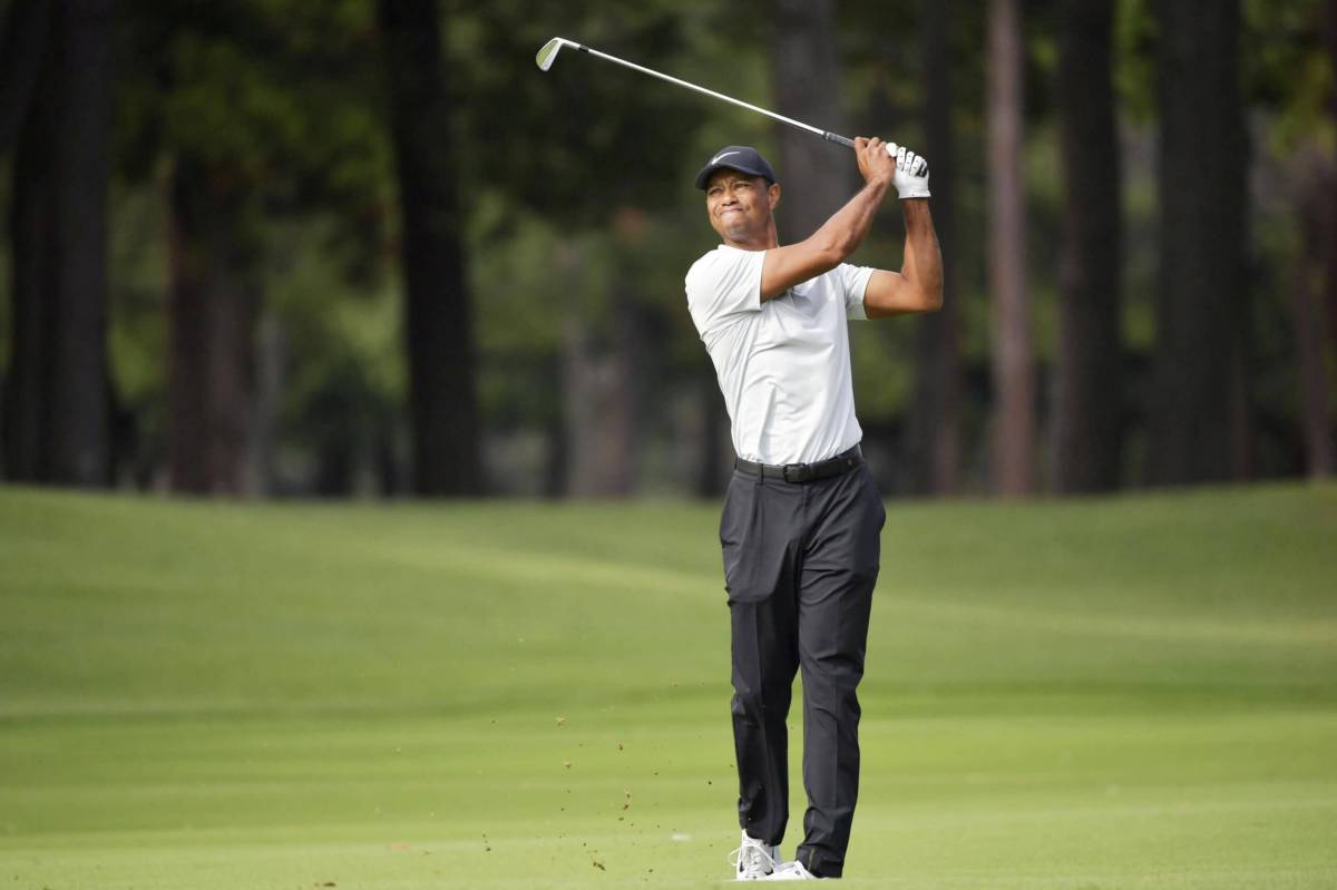 Woods, ahead of busy two weeks, declines Saudi offer
