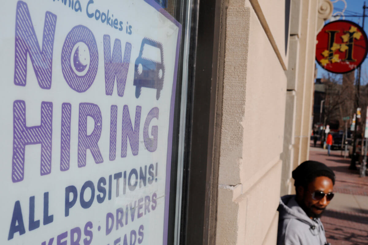 U.S. jobless claims fall, point to sustained labor market strength