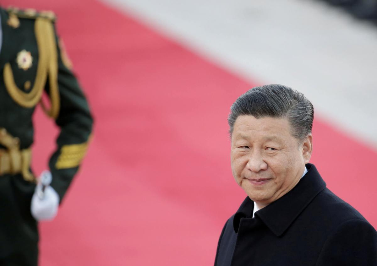 China’s Xi turns to financial experts to tame economic risks