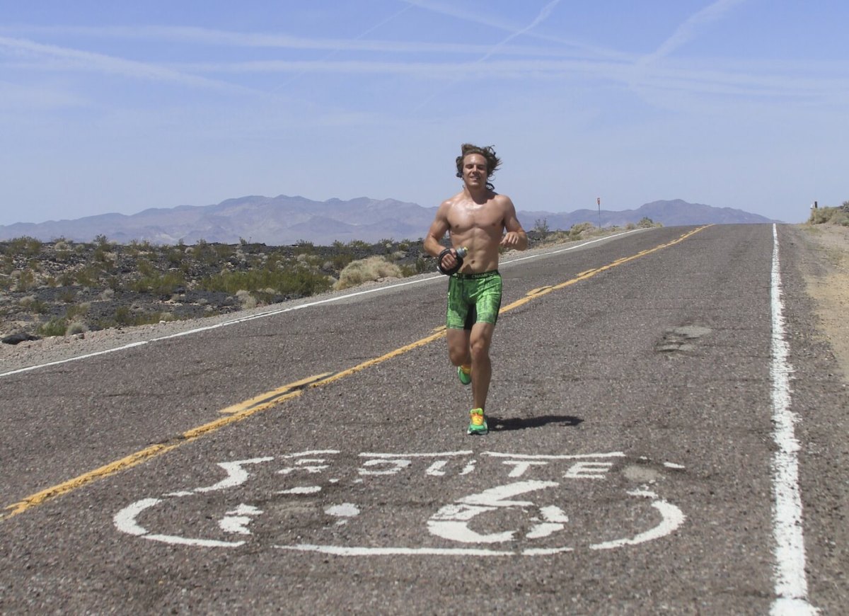 Forrest Gump-inspired runner trying to cross U.S. in 100 days