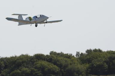 Solo Frenchman beats Airbus across Channel in electric plane