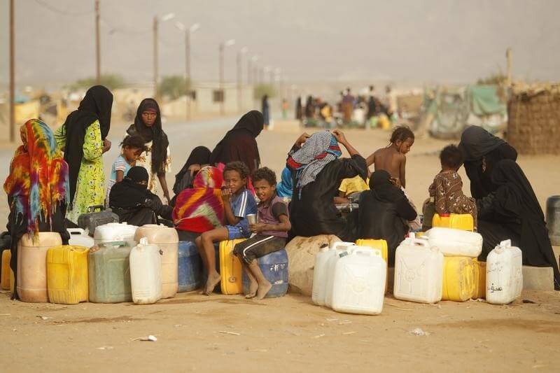Yemen ‘crumbling’ from war, sieges causing starvation: aid groups