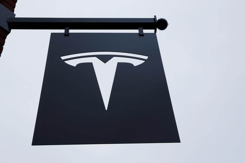 U.S. reviewing suspension complaints in Tesla Model S cars