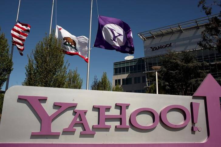 Exclusive: Verizon, AT&T set to make final round of bids for Yahoo web assets