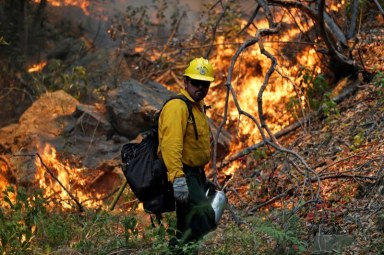 Heat wave, winds feared as southern California wildfire advances
