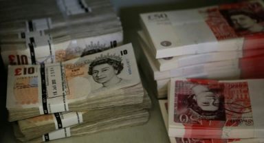Sterling gains as risk aversion abates before Brexit vote