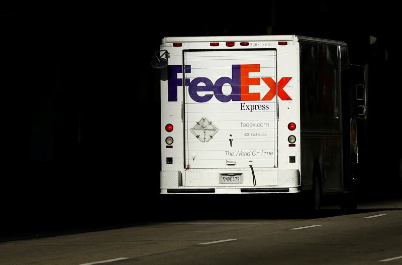 Pensions hit FedEx, may weigh on fiscal 2017 results