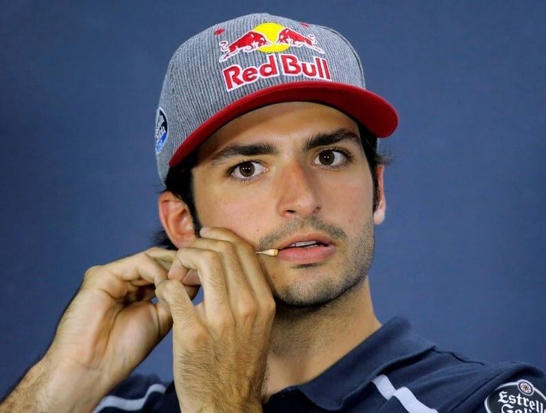 Sainz to stay with Toro Rosso in 2017
