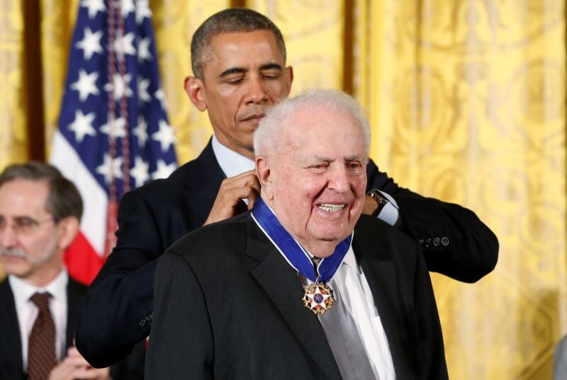Presidential Medal of Freedom recipient, Illinois reformer Mikva dies