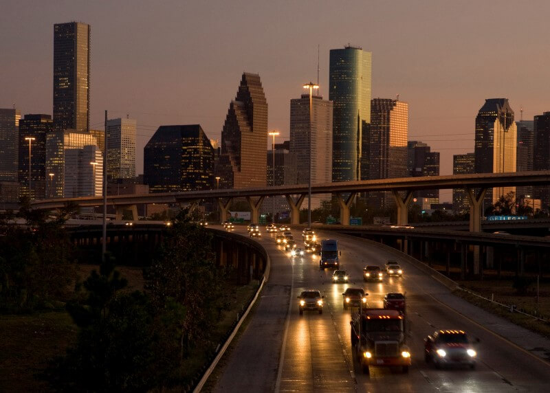 Oil price rout slams Houston’s commercial real estate market