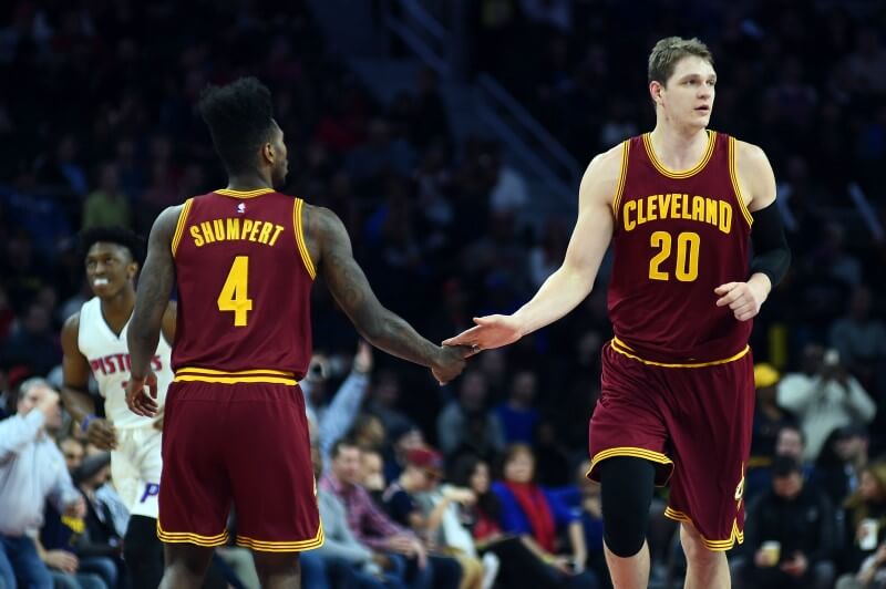 Lakers sign Russian center Mozgov