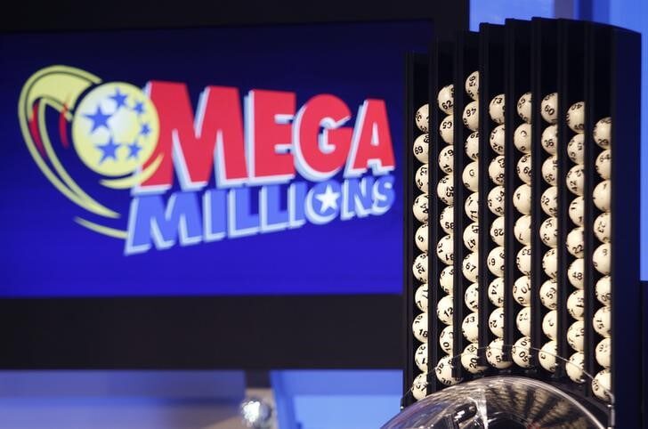 U.S. Mega Millions lottery reaches $540 million for Friday drawing