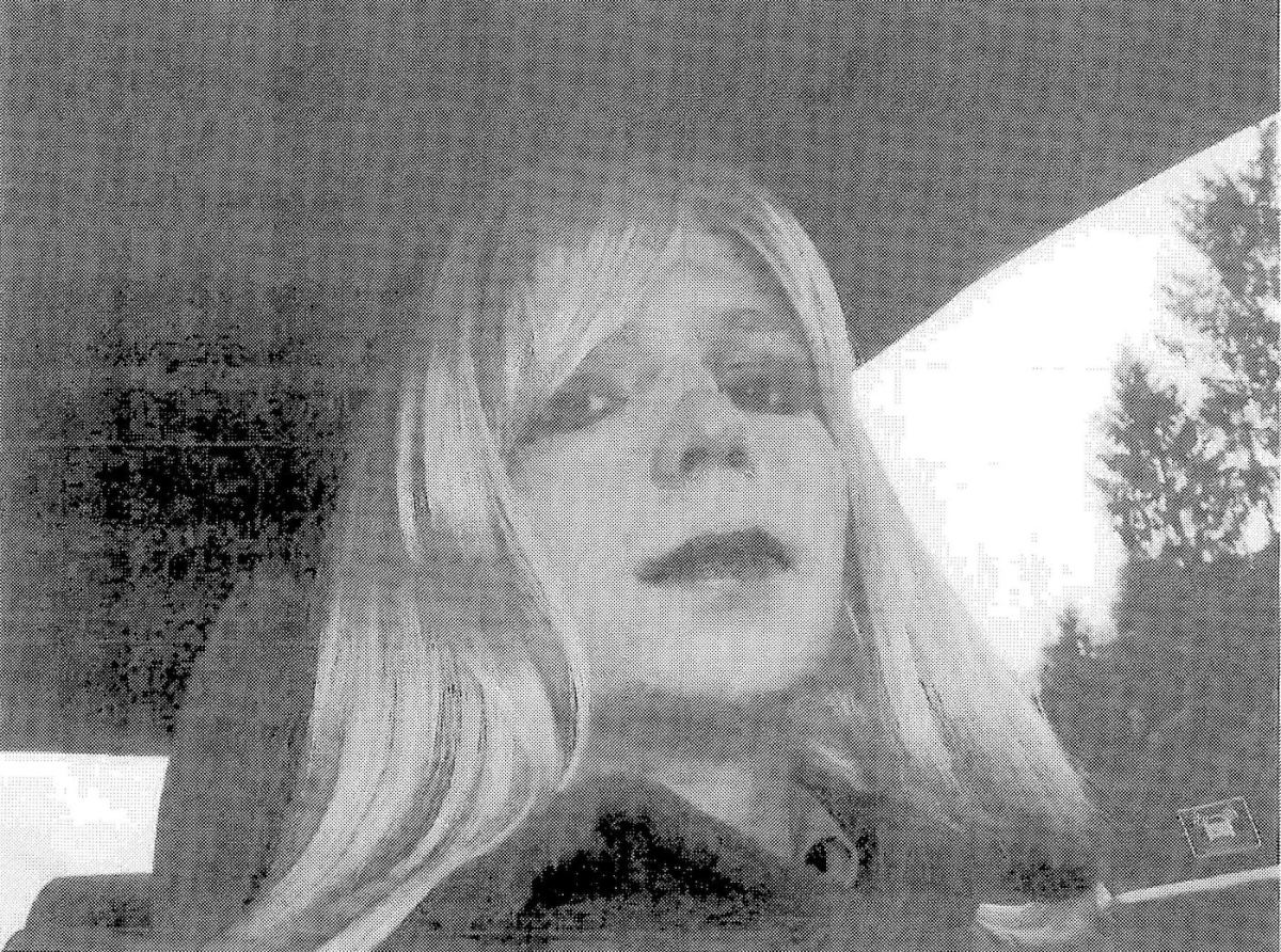 Jailed U.S. soldier Manning attempted suicide last week: lawyers