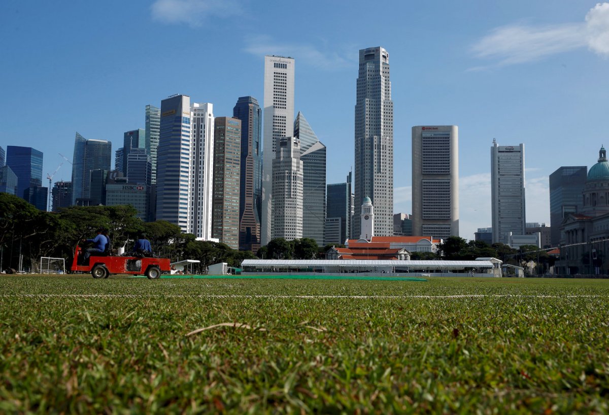 Singapore second-quarter economic growth seen sluggish, keeps central bank