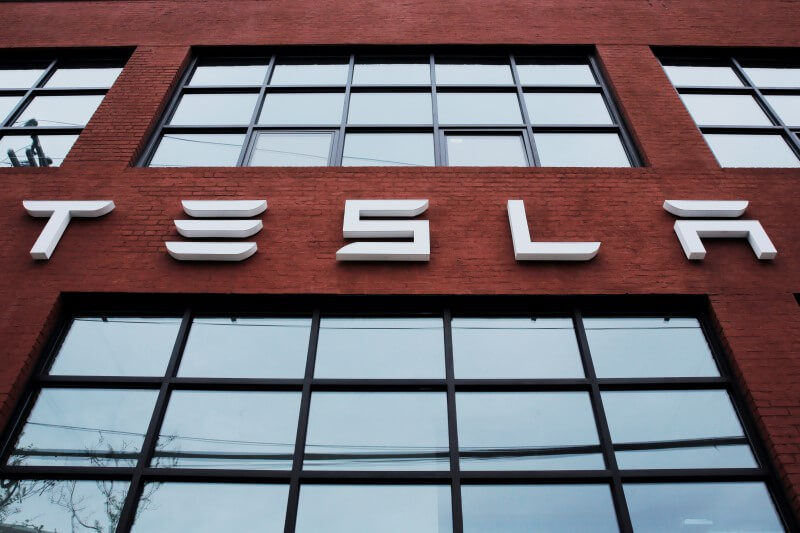 Tesla gets vote of confidence from a top investor at Fidelity