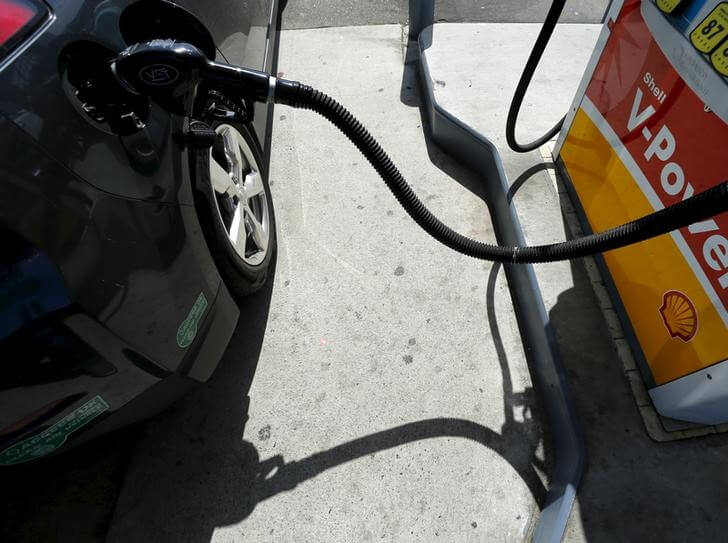 Wholesale California gasoline prices plunge, consumers still pay up