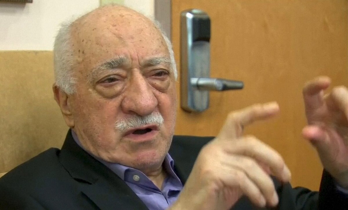 Azerbaijan closes TV station over interview with Turkish cleric Gulen