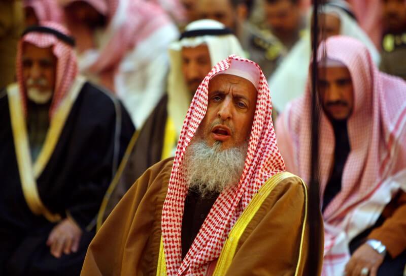 Saudi Arabia’s top cleric urges businessmen to help troops