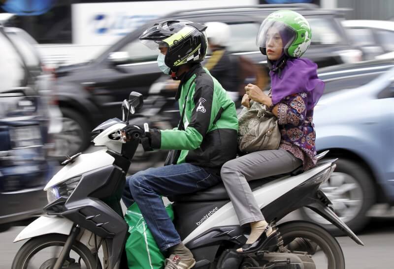 Indonesian ride-hailing app Go-Jek raises over $550 million from investors