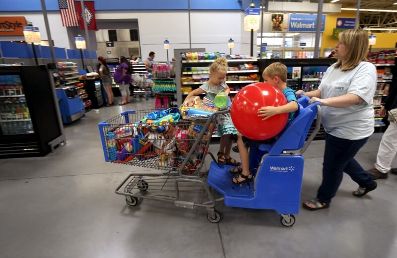 Wal-Mart aims to improve peak-hour staffing with new worker shift system
