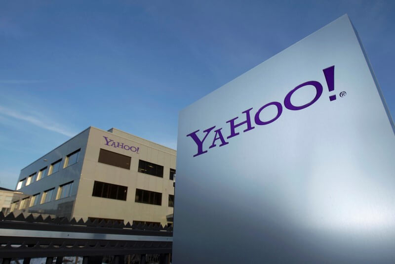 Oil traders prepare fond farewells to Yahoo Messenger