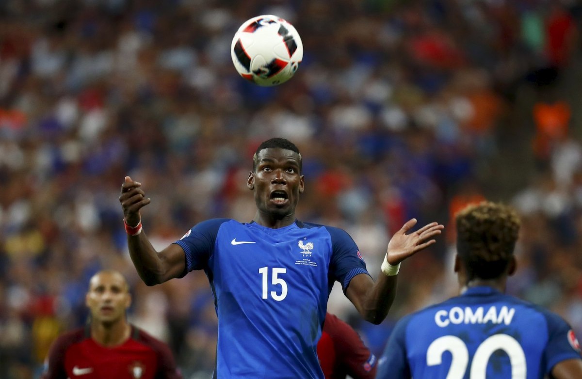Soccer: Ferdinand backs Pogba to handle record transfer fee